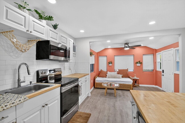 Building Photo - 306 N J St