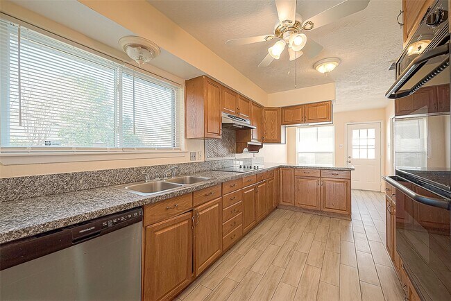 Building Photo - 830 Kenforest Dr