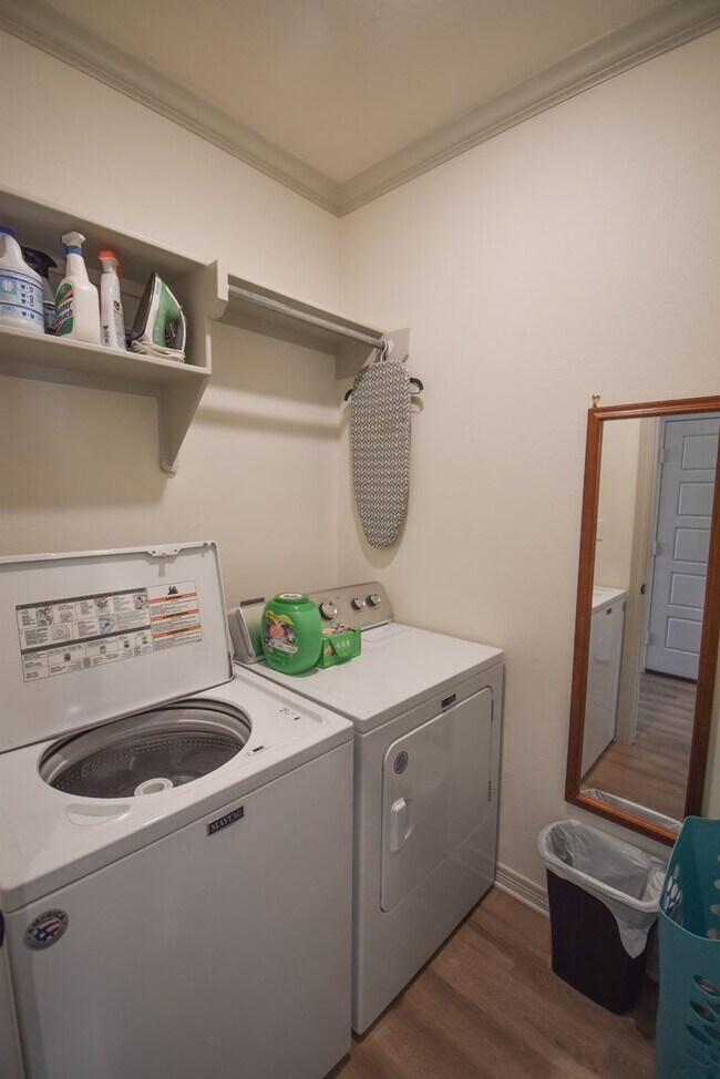 Building Photo - Available! Gorgeous 3 Bedroom 2 Bath in Tyler!