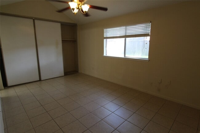 Building Photo - 2823 Chimneystone Cir