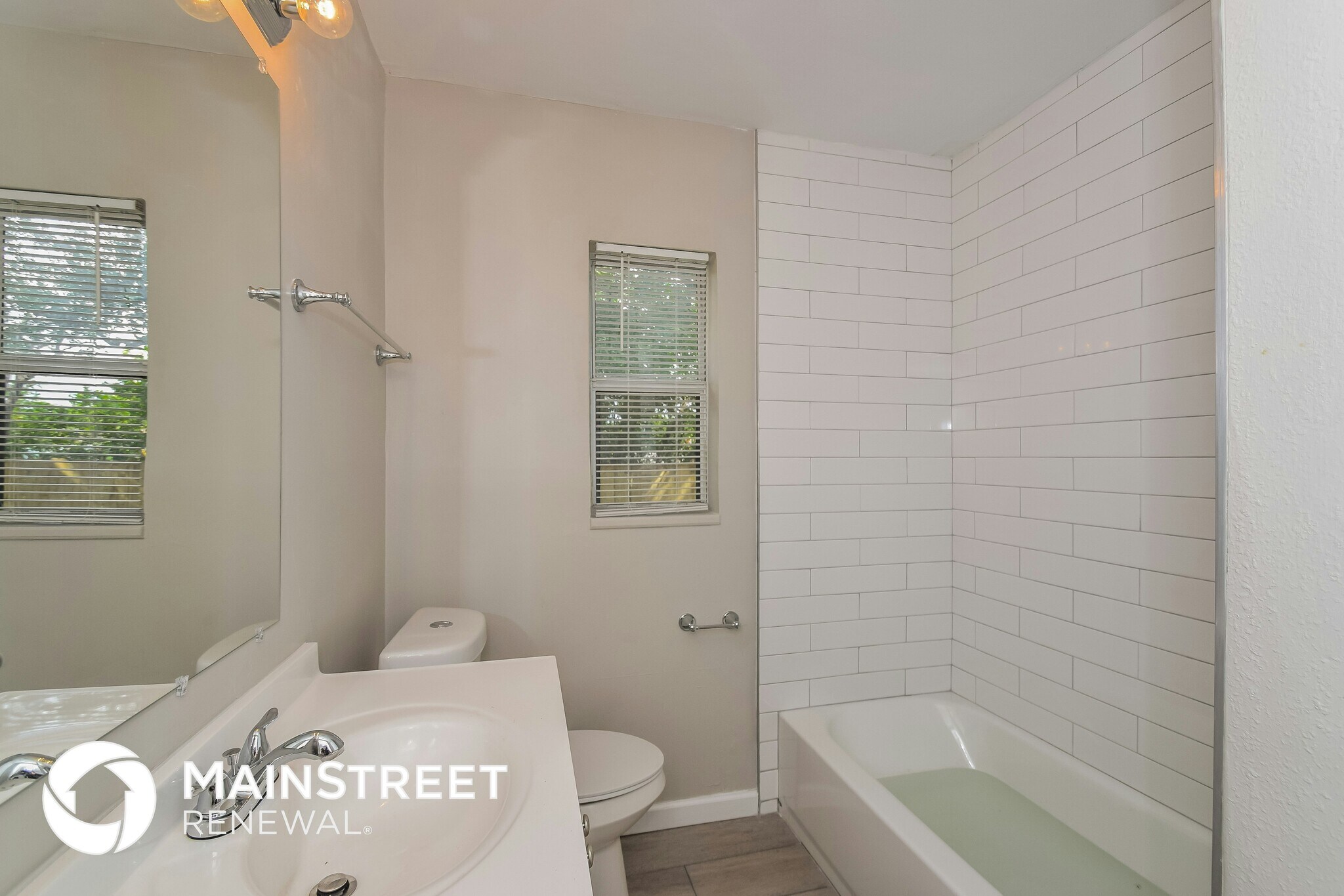 Building Photo - 4542 Tarpon Dr