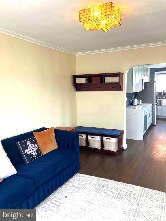 Building Photo - 626 S Irving St