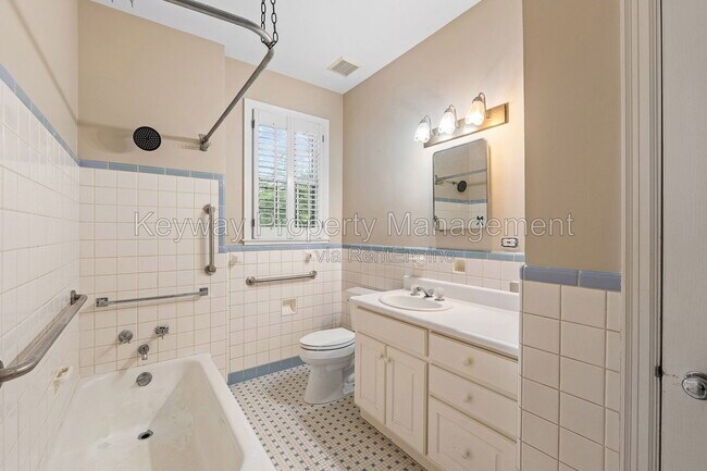 Building Photo - 822 Johns Rd