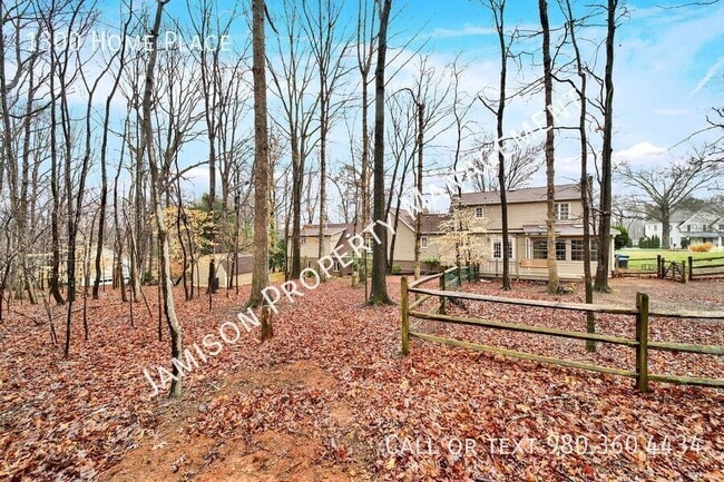 Building Photo - 1300 Home Pl