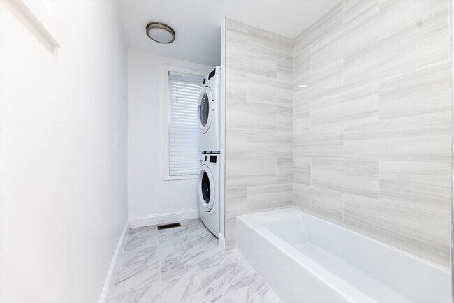 Building Photo - 5 Chauncy St