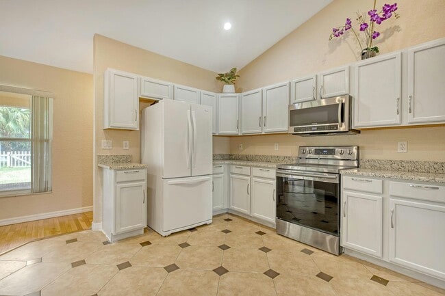 Building Photo - 2117 Pumpkin Pl NE