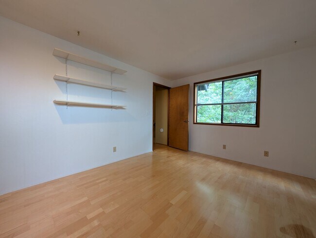 Building Photo - Fantastic 4 Bedroom, 2 Bath Home In The Thurston Area Of Springfield!