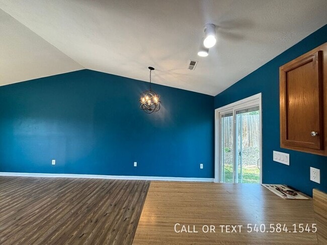 Building Photo - 3615 Ellen Dr