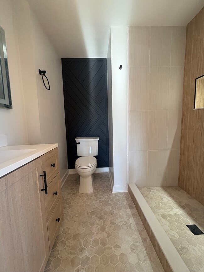 Building Photo - 56 Victor St