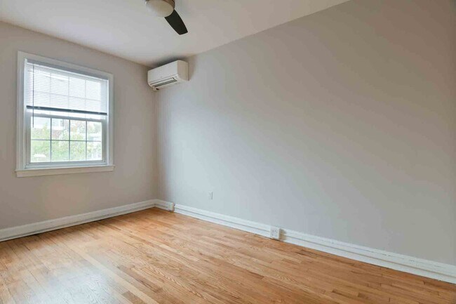 Building Photo - 725 Kearny St NE