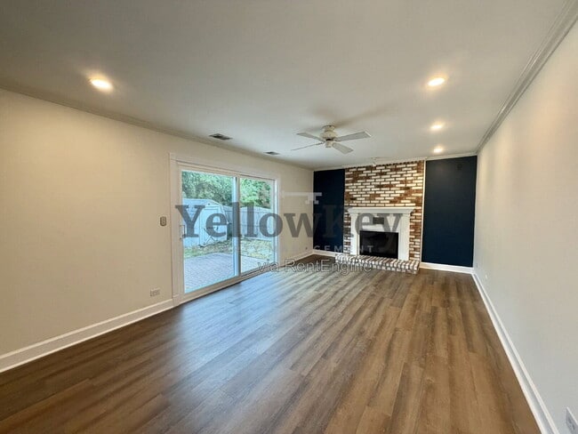 Building Photo - 728 Buffalo Cir