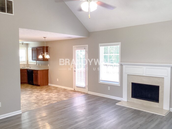 Building Photo - 60 Pine Shadow Cir