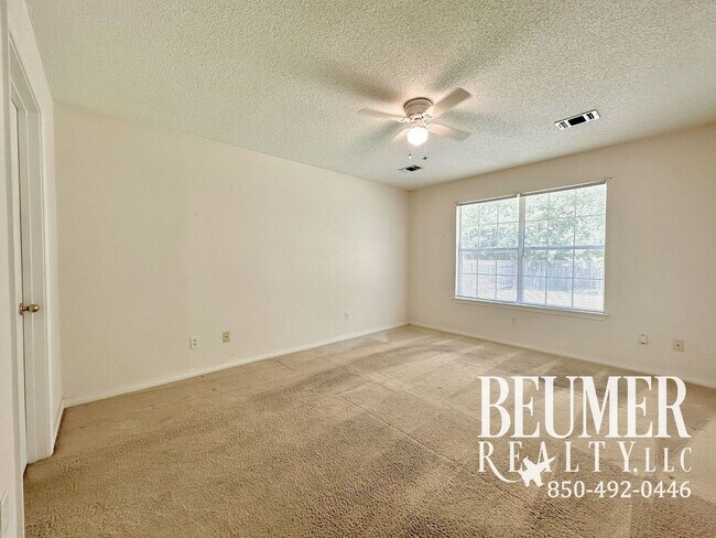 Building Photo - Charming 3-Bedroom Home in Lake Cook Estat...