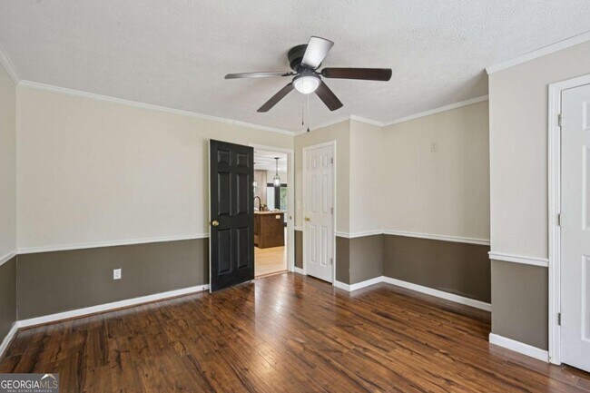 Building Photo - 7379 N Mitchell Ct