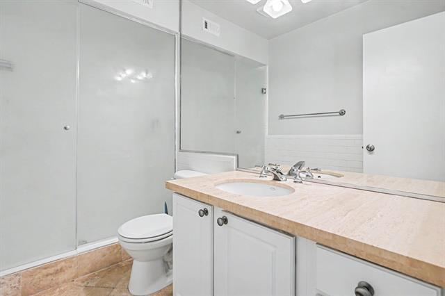Building Photo - 5926 Sandhurst Ln