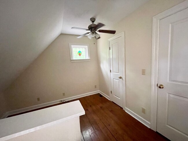 Building Photo - 107 Herbert St