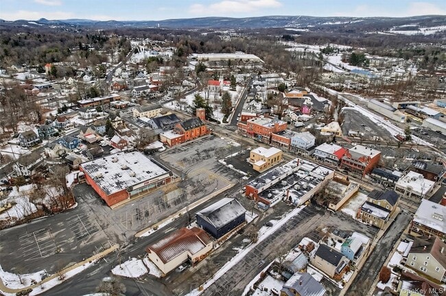 Building Photo - 19 Welling Pl