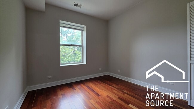 Building Photo - 2038 W Touhy Ave