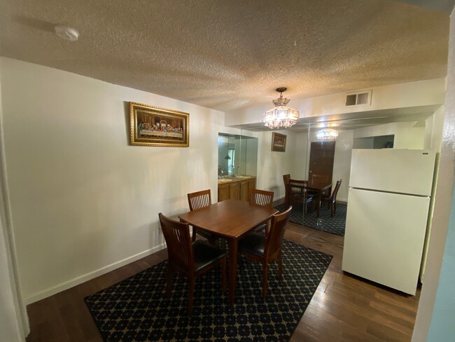 Building Photo - Spacious 2 bedrooms / 2 bath in Escondido