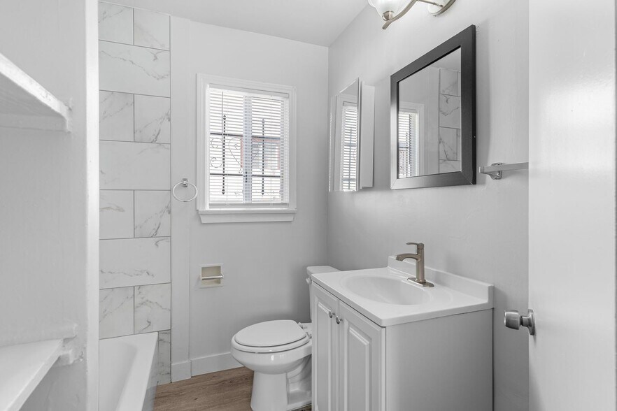 Building Photo - 2652 E 15th St