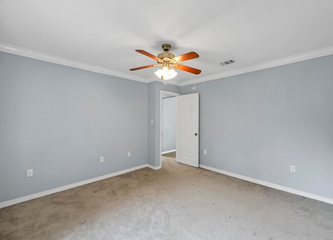 Building Photo - 5897 Saratoga Dr