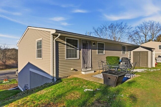 Building Photo - 5 Leland Point Dr