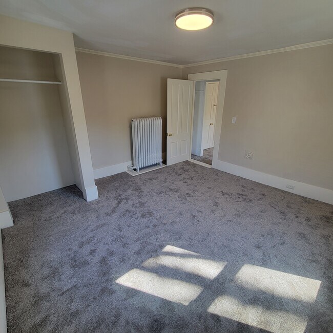 Building Photo - 15 Front St