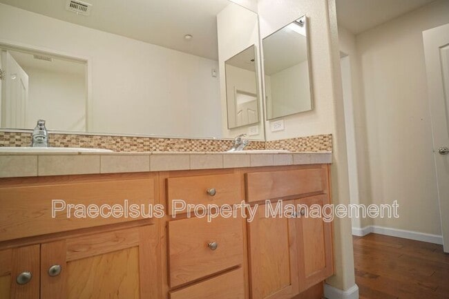 Building Photo - 2155 Caminito Leonzio