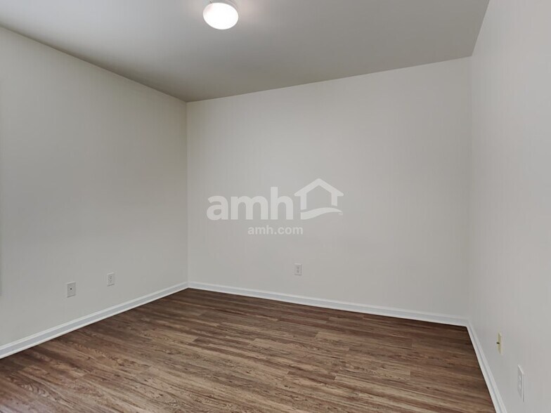 Building Photo - 1315 Emory Ln NW