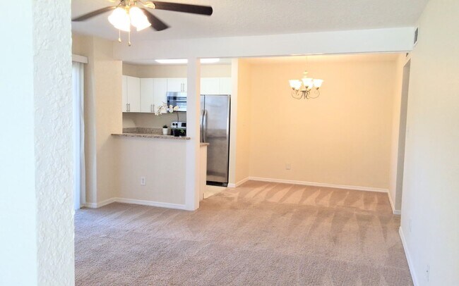 Building Photo - Beautiful Winter Park 2/2 Condo on the fir...