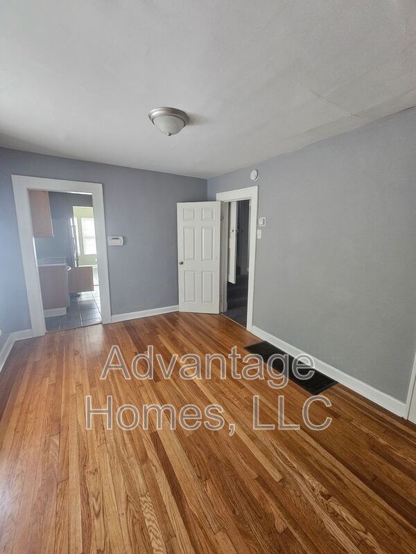 Building Photo - 4544 Terrace St