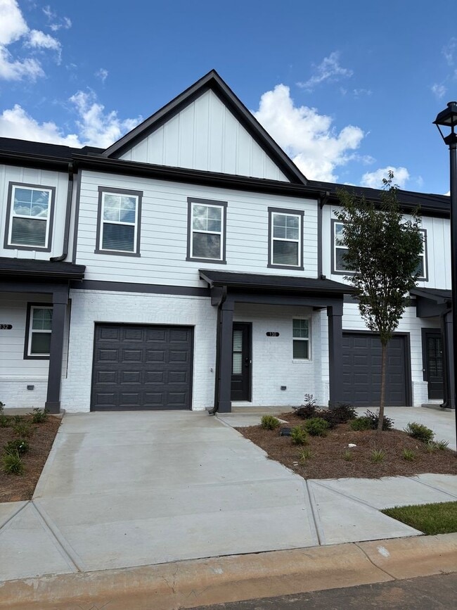 Primary Photo - Charming 3BR Townhome in Adairsville