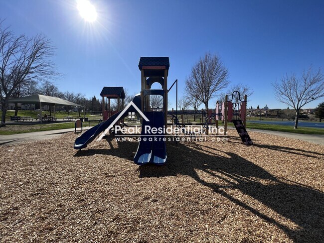 Building Photo - Spacious 4bd/2.5ba Rocklin Home with 2 Car...