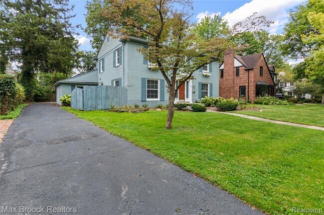 Building Photo - 600 Westwood Dr