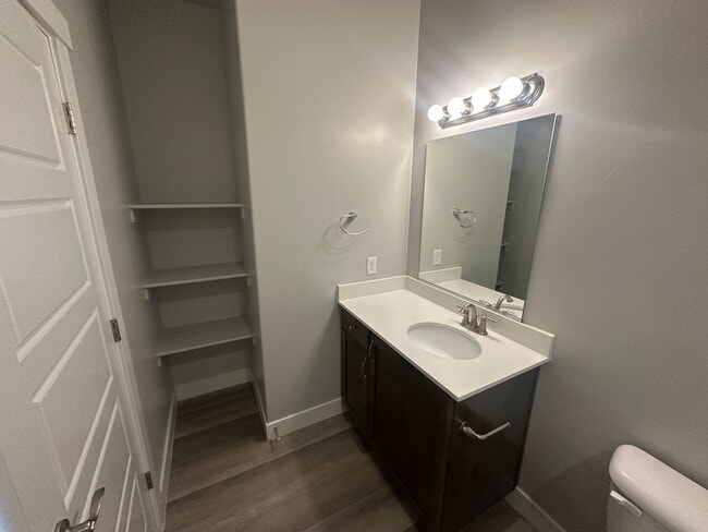 Building Photo - 3 bed plus office / 2.5 bath / 3 car Singl...