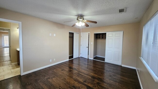 Building Photo - 3 Bed 2 Bath