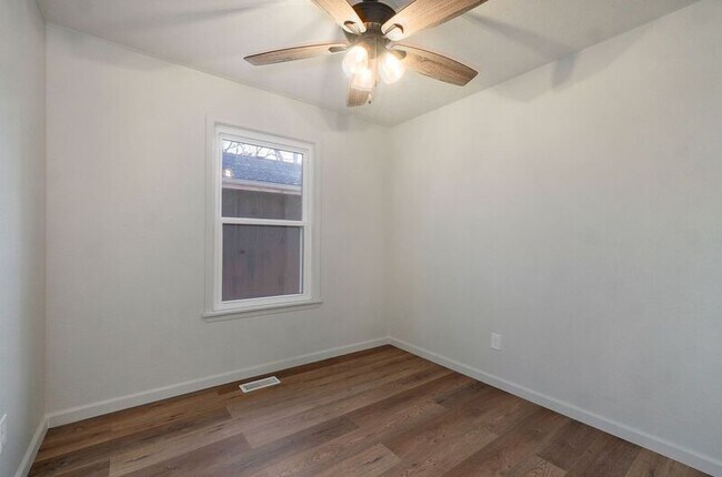 Building Photo - 2941 W Pacific St