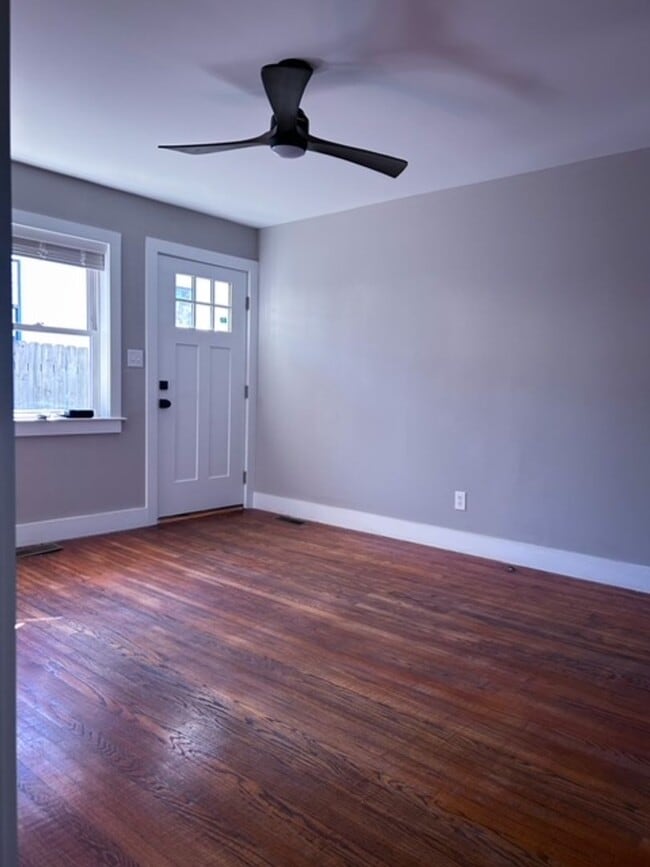Building Photo - Available Now - Great location for this 2 bedroom