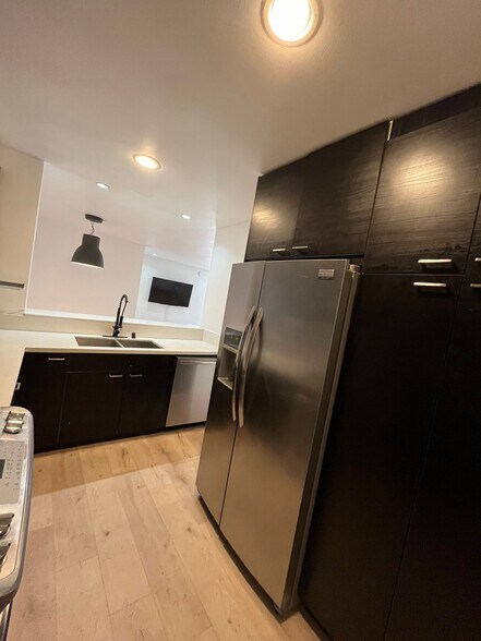 Building Photo - 358 S Gramercy Pl