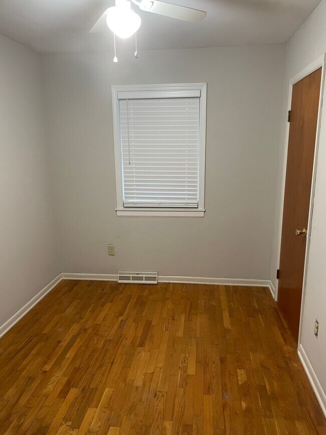 Building Photo - 4932 N Creasy Springs Rd