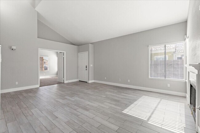 Building Photo - Fabulous Home!