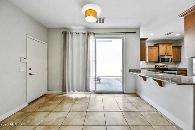 Building Photo - 839 S Adam Wy