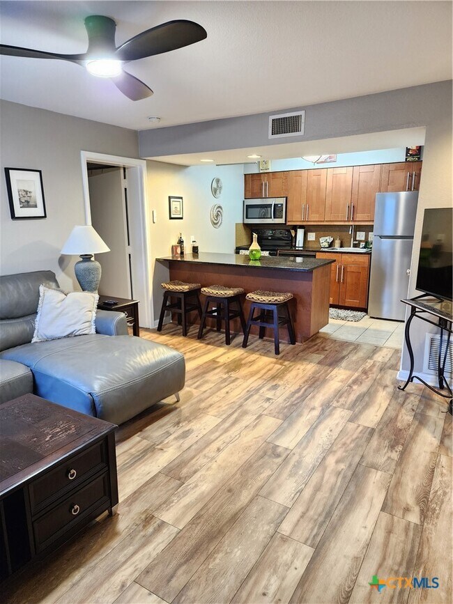 Building Photo - 7685 Northcross Dr