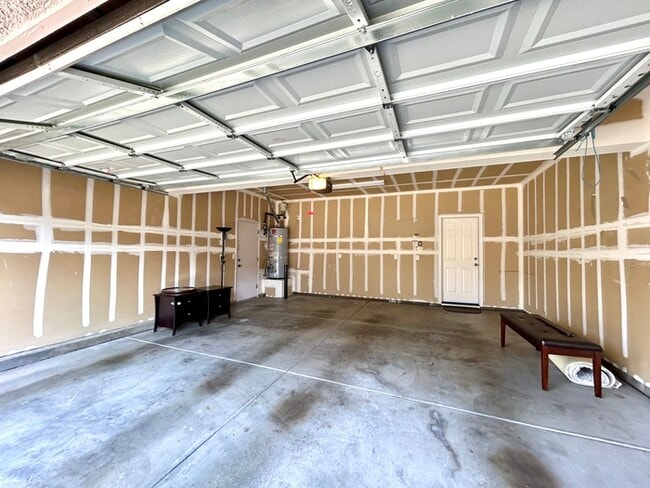 Building Photo - Beautiful 3 Bedroom 2.5 Bathroom in Gated ...