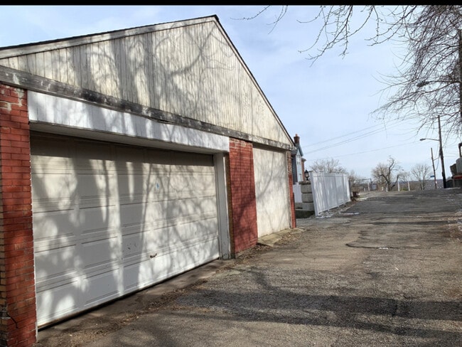Building Photo - 3154 Avalon St