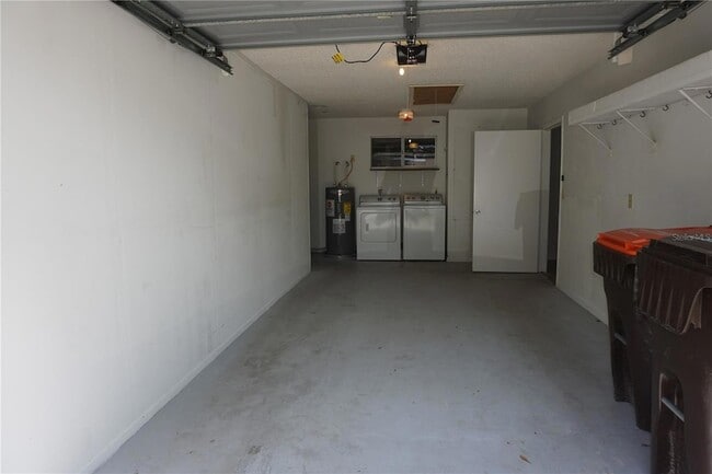 Building Photo - 10961 SW 84th Ave