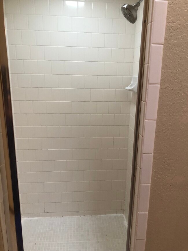 Building Photo - 5225 SE 82nd St