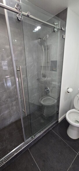 Building Photo - 589 Madison St