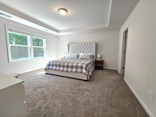 Building Photo - 698 Oak Br Pl