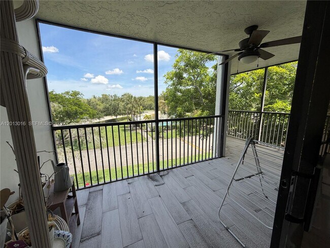 Building Photo - 491 Racquet Club Rd